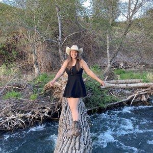 Meet your Posher, Avery